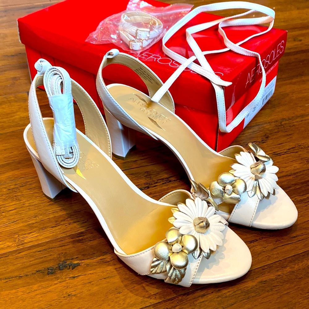 Aerosoles white and gold floral heels